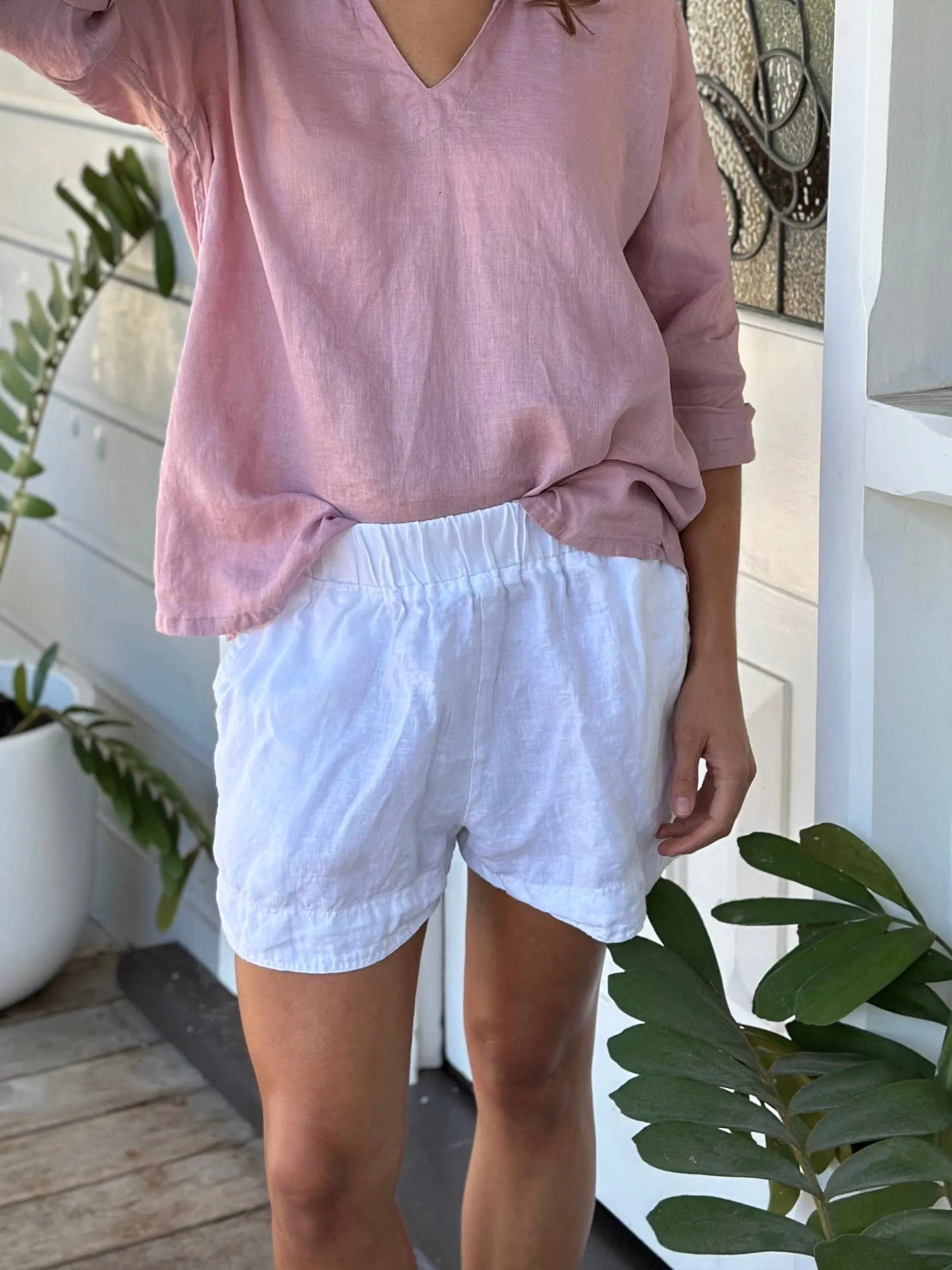abbey short - white linen