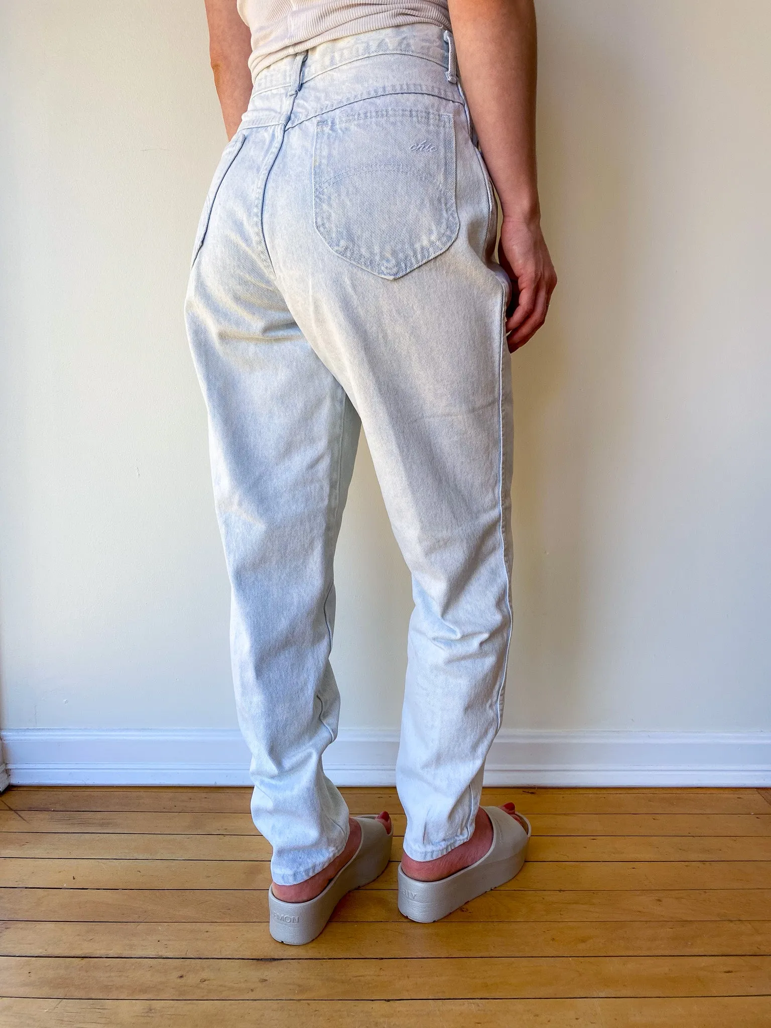 Bleach Wash Chic Jeans—[26X29]