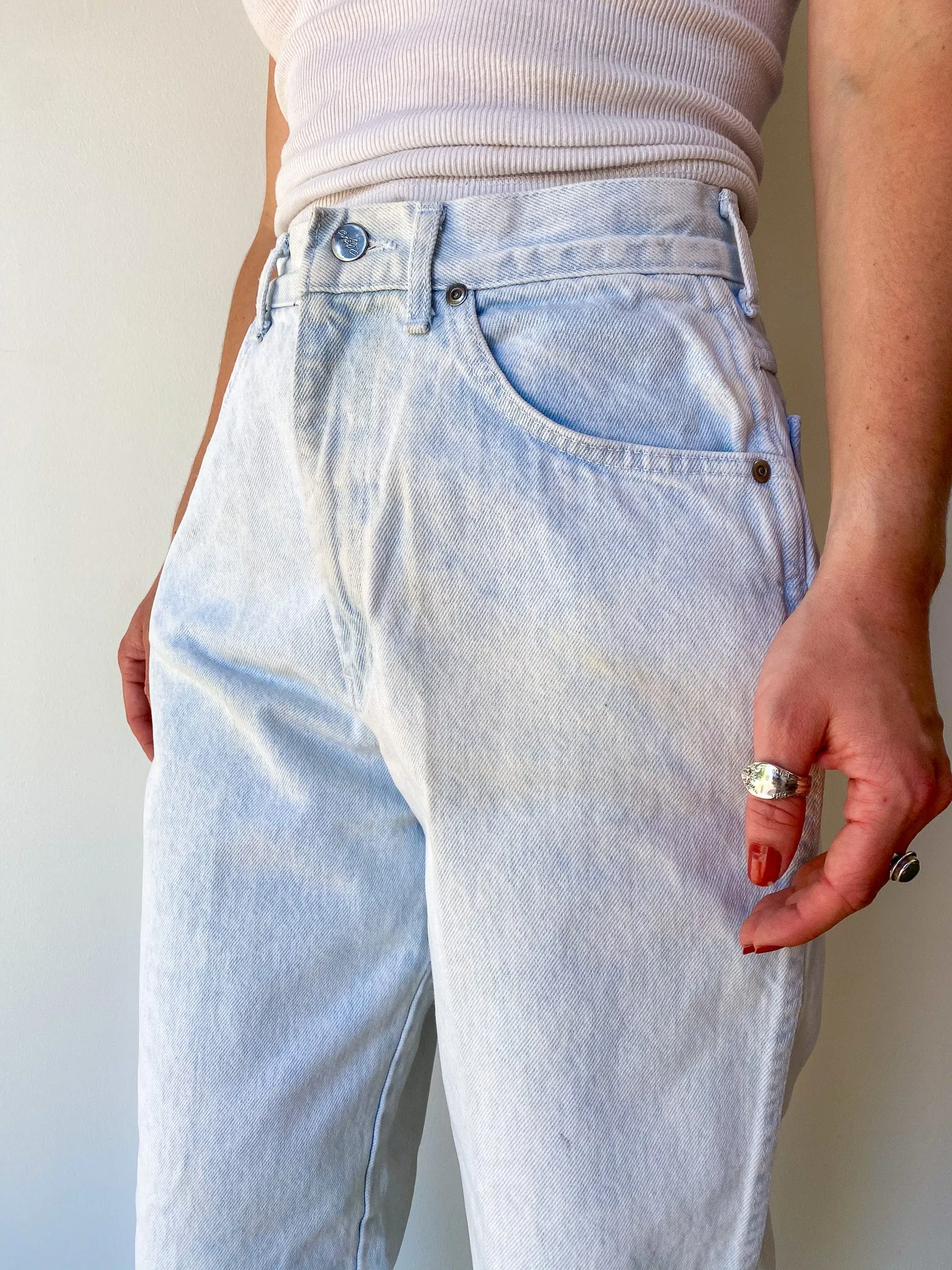 Bleach Wash Chic Jeans—[26X29]