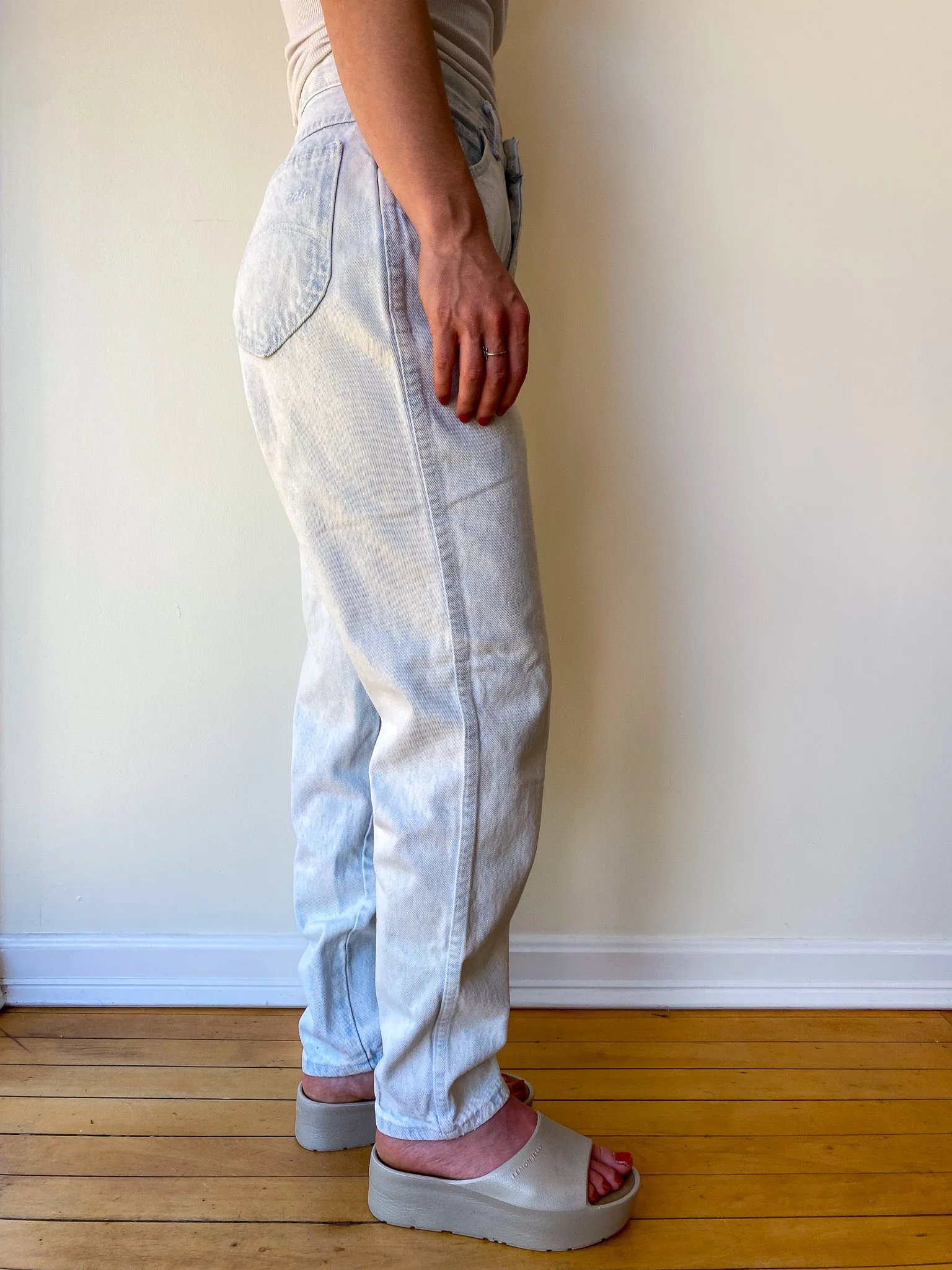 Bleach Wash Chic Jeans—[26X29]