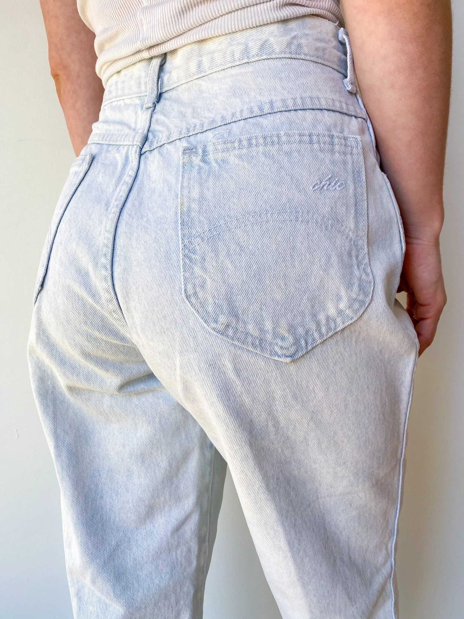 Bleach Wash Chic Jeans—[26X29]