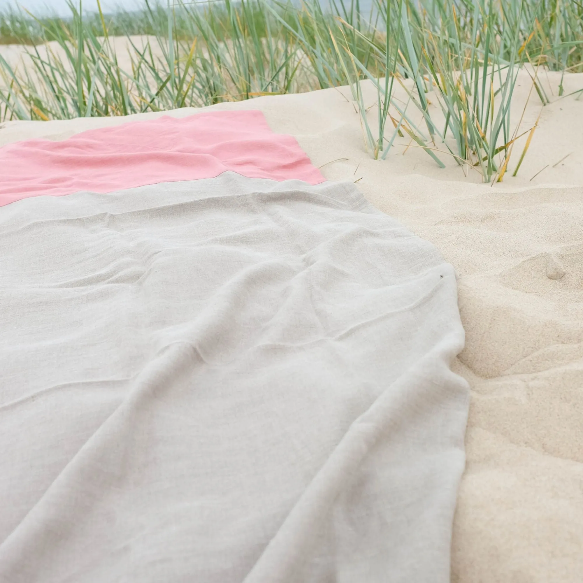 Linen Beach Blanket in Pink