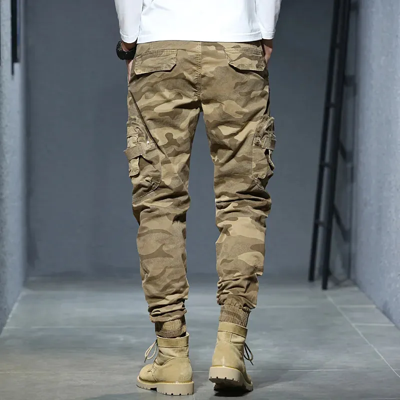 Urbaner Chic: die unverzichtbare Camouflage-Cargohose für Herren