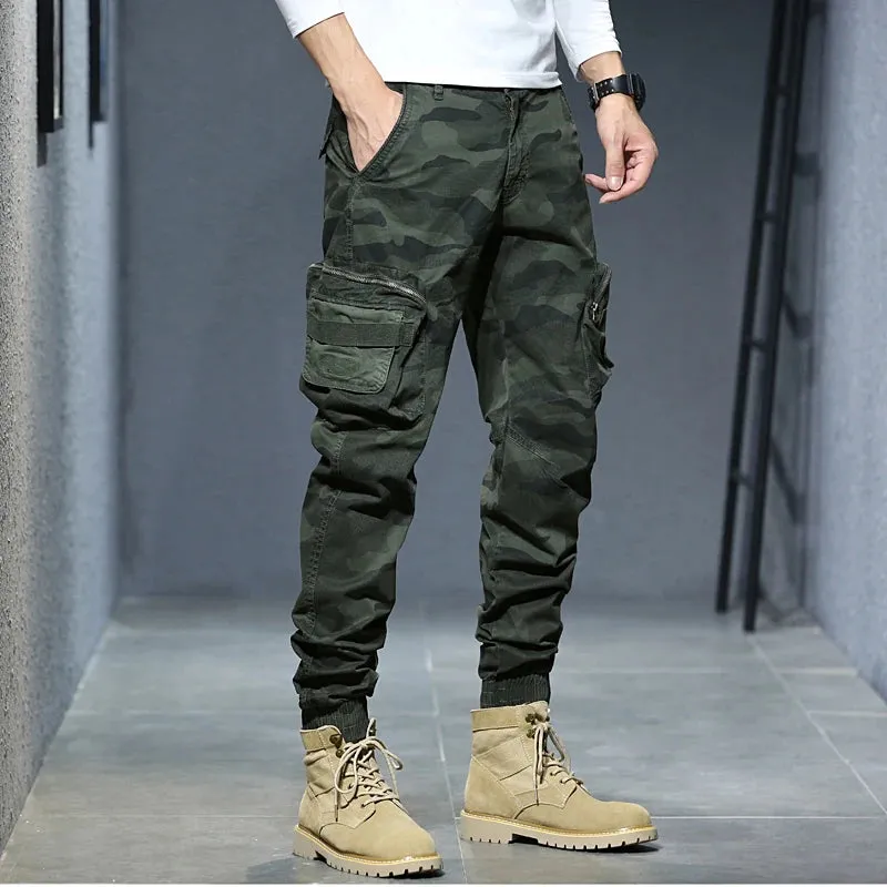 Urbaner Chic: die unverzichtbare Camouflage-Cargohose für Herren